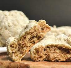 Dolci di antiche origini, già diffusi ai tempi di lorenzo il magnifico con il nome di biriquocoli, sono preparati per conservarsi a lungo. Cavallucci Morbidi Dolcetti Senesi Le Origini E La Ricetta Ricette Dolcetti Dolci