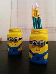 Minions Sind Einfach Cool Es Gibt Viele Tolle Sachen Die Man Mit Kindern Basteln Kann Schau Dir Hier Die Hubschesten Minion Weckglas Diy Bastelideen Basteln