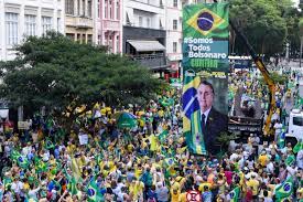 Religiosos, políticos e moradores protestaram contra a superlotação da unidade e pediram. Curitiba Registra Manifestacao A Favor De Bolsonaro Que Havia Desencorajado Atos Veja Fotos Bem Parana