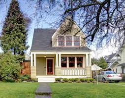 Con el buen tiempo, el porche y/o la terraza son los lugares favoritos de una casa. Fotos De Porches De Casas De Stock Imagenes De Porches De Casas Sin Royalties Depositphotos
