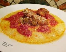 Quando le verdure sono colorite, toglietele e aggiungete le salsicce e le spuntature di maiale. Polenta Con Sugo Di Salsicce E Spuntature Cucina Con Mirko Runci