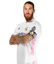 شارك سيرجيو راموس، قائد فريق ريال مدريد، بديلاً للقاء الثاني برفقة منتخب بلاده إسبانيا، وذلك خلال الفوز على كوسوفو، في تصفيات كأس العالم لكرة القدم قطر 2022. Sergio Ramos Real Madrid Cf