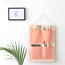 Hiasan dinding adalah salah satu kerajinan tangan dari limbah kertas yang unik dan kreatif. Membuat Hiasan Dinding Gantung Dari Barang Bekas Cek Bahan Bangunan