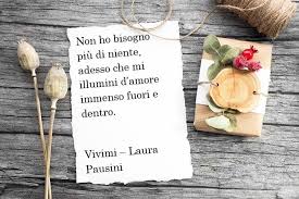 Frase Bellissima Del Testo Della Canzone Vivimi Di Laura Pausini Foglio Bianco In Mezzo Ad Un Decoro Sti Citazioni Pensieri D Amore Citazioni Testi Di Canzoni