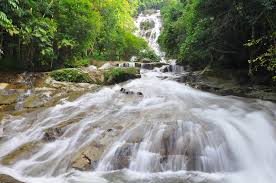 Hutan lipur lata tembakah terletak di jerteh ini adalah tempat pusat tarikan kepada pengunjung yang inginkan suasana air terjun yang aman dan pasar tani di kuala besut ini sememangnya luas dan menawarkan pelbagai pilihan barangan seperti makanan, pakaian, perkakas dapur, binatang. 10 Lokasi Air Terjun Sekitar Malaysia Ada Sesuatu Buat Ramai Kelu Libur