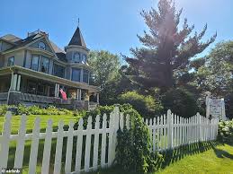 The gentle, lapping, quietly rhythmic pace could mistakenly be called a lack of dynamism, of storytelling propulsion. The Airbnb You Ve Seen Over And Over Again Stay In The Groundhog Day B B From 125 A Night Daily Echoed