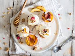 Mascarpone Eis Mit Karamellisierten Pfirsichen Rezept Lebensmittel Essen Rezepte Kuchen Mit Pfirsich
