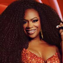 Leanne Lyons's Instagram, Twitter & Facebook