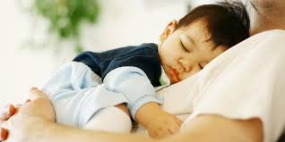 Bayi umur 2 bulan memang sangat menggemaskan. Peran Ayah Dalam Tumbuh Kembang Bayi