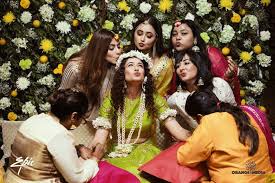 Yuvika chaudhary looks stunning on her mehendi ceremony. Bigg Boss Couple Yuvika Prince Got Married We Got The Exclusive Photos Wedmegood