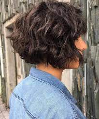 Asciugare leggermente con il phon, quindi suddividere i capelli in tante ciocche da attorcigliare su se stesse, appuntandole alla testa come per creare uno . Top 50 Tagli Per Capelli Spessi E Mossi Nel 2022 Capellidistile It