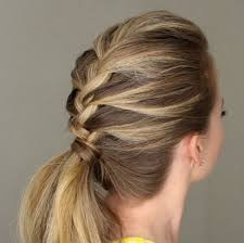 E' ideale con i capelli lisci o leggermente mossi. Acconciature Capelli Semilunghi Molto Semplici Da Realizzare Solo Con Forcine Ed Elastici Tutto Per Lei
