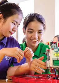 Communitas School Magazine "Passion for Discovery"