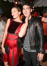 Joe and gigi were first rumored to be dating in may. Joe Jonas Habla Relacion Gigi Hadid Zayn Malik Vogue Espana