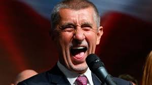 Daniel Iriarte. Trump cancela las negociaciones comerciales con Canadá tras  un anuncio antiaranceles de Ontario