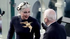 Tony bennett & lady gaga: Lady Gaga Explains That Brooch Woman Home