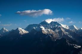 Walaupun negaranya hanya sebesar pulau madura, bhutan memiliki gunung gangkhar puensum yang tingginya 7,500 meter, tertinggi nomor 40 di dunia. Kabar Gembira Di Tengah Pandemi Covid 19 Pegunungan Himalaya Terlihat Dari India