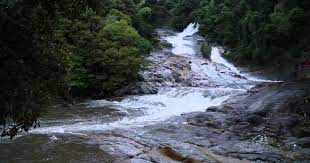 Betul la sunyi je thread bentong sedangkan banyak tempat peranginan di bentong selain genting.daerah bentong ade berjaya hills resort,janda baik,air terjun chamang,kolam air panas macam2 lagi la tempat2 menarik. Orang Bentong Sendiri Tak Mandi Di Air Terjun Chamang Dah Banyak Kes Hilang Nyawa Libur