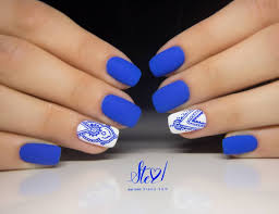 Electric Blue And White Handpainted Henna Style Nail Art Stelovenailart Nailartaddict Nailphotos Nailart Nailar Henna Nails Blue Nails Blue Gel Nails
