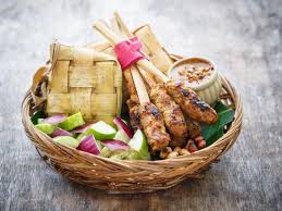 Secara geografis, bali terletak di 8°25′23″ lintang selatan dan 115°14′55″ bujur timur yang membuatnya beriklim tropis seperti bagian indonesia yang lain. 20 Makanan Khas Bali Yang Terkenal Dan Menggugah Selera Kaya Rempah Hot Liputan6 Com