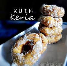 Ia dicanai dan dibentuk seperti cincin ataupun gelang tangan. Resepi Kuih Keria Gula Melaka Sukatan Cawan Karanganyar B