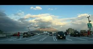 鹿児島市の空 フレスポジャングルパークの屋上駐車場で桜島方向と夕日をタイムラプス shot by iphone 桜島 空 屋上