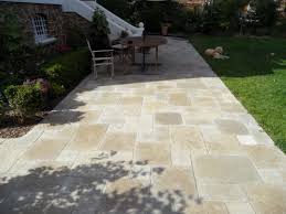 Terrasse En Calcaire Bistone Opus Romain Amenagement Jardin Paysagiste Jardins