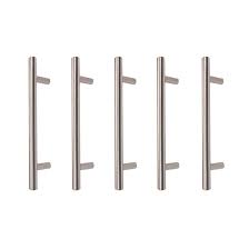 With its clean lines, this richelieu practical wire pull will give your kitchen and bathroom cabinets a modern look. Richelieu Cabinet Handles Contemporary Brushed Nickel 5 Pack D5p30596195 Rona