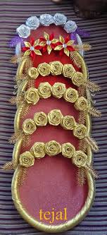 Beautiful Indian Wedding Tray With 5 Golden Roses On It Indian Wedding Gifts Wedding Gift Pack Wedding Gift Wrapping
