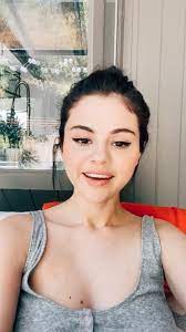 The singer added that despite having more than 152m instagram followers, she doesn't go on it much. Selena Gomez Explains Social Media Absence Teases Exciting Things People Com