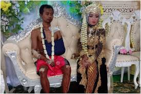 Wear your smartest/nicest outfit in simple colors and limited patterns. Groom Wears Nothing But A Pair Of Shorts On Wedding Day Bride Reveals The Reason Why See Pics