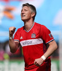 Wir machen das immer so, dass wir uns gegenseitig unterstützen, wenn es sich irgendwie. Bastian Schweinsteiger Re Signs With Chicago Fire For 2018 Season