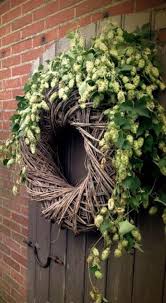 Pin Von Gabriele Rosler Auf Outdoor Diy Herbstkranze Fruhlingskranze Und Weidenkranz