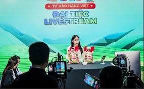 Bùng nổ livestream bán hàng mùa tết, nhiều phiên bạc tỉ | Báo Pháp Luật TP.  Hồ Chí Minh