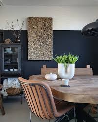 een eettafel met een unieke vorm en meer huizedop interieur eethoek woonkamer groen