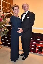 Hinter dem bonner virologen hendrik streeck liegt ein turbulentes jahr. Aids Gala In Der Oper Mit Sylvie Meis Victoria Swarovski Daniel Bruhl