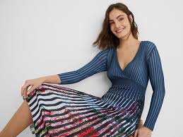 Comptez sur la fiabilité de la publication et du vendeur grâce aux avis postés par les autres acheteurs. Robe Courte Imprime Fleuri Desigual Robe Femme Desigual Iziva Com