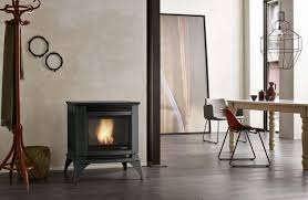 Nettoyez le creuset tous les deux à trois jours (en fonction de votre utilisation) passez un coup d'aspirateur dans le bas du foyer et dans le cendrier Conseil Comment Nettoyer Un Poele A Bois En Fonte Espace Aubade