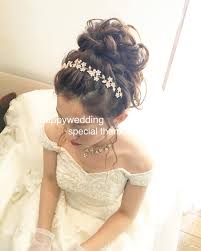 大人かわいく ということで 前髪をあげ 後れ毛をだした アップスタイル 結婚式の準備をするに連れつれて 結婚式が楽しみになってきたとおっしゃって下さったお嫁さま 素直に嬉しかったです 幸せな１日をありがとうございました happy 前髪アップヘア