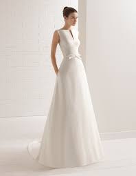 Le tendenze principali ci parlano di stili freschi e non troppo rigidi nei canoni di eleganza. Abiti Da Sposa Semplici 2019