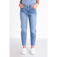 Rendu célèbre par les personnes les plus stylées après nous (a.k.a. Jeans Mom 5 Poches 3 Suisses