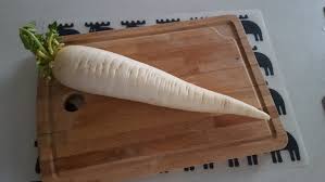 L daikon (raphanus sativus) è una radice dal gusto pungente, conosciuto anche come ravanello invernale o carota bianca. Daikon Al Forno Le Pazze In Cucina