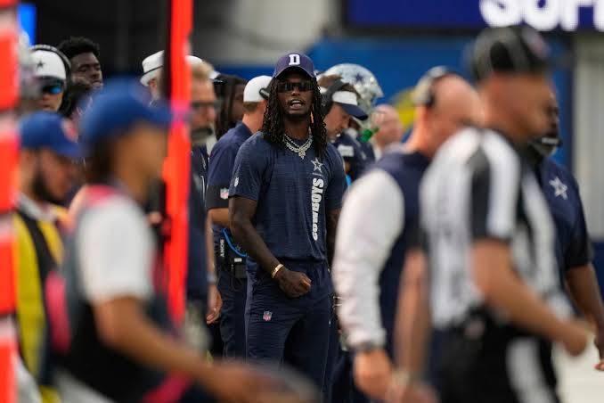 CeeDee Lamb takes big hit from sprinting official while WR is in street  clothes on the sideline | WRIC ABC 8News