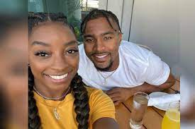Gymnast simone biles and her boyfriend, nfl player jonathan owens, have been dating since march 2020. R2a481g048ak5m