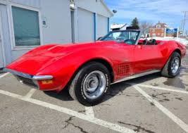 The 1962 corvette was offered in solid colors only, the grill is blacked out and the chrome trim around the coves was removed. Shop Corvettes For Sale By Style T Tops Convertible Transmission