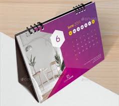 Misalnya kalender meja berbentuk persegi hingga yang dapat dijadikan tempat menyimpan peralatan tulis lainnya. Template Desain Kalender Meja 2019 Psd Ai Indesign Desain Kalender Kalender Desain Grafis
