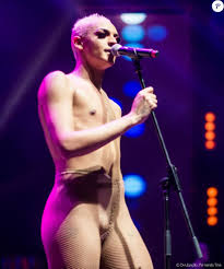 Jun 23, 2021 jun 23, 2021 by billboard. Com 1 87 M De Altura Pabllo Vittar Disse Que Antes Nao Gostava Da Sua Altura Nao Tinha Esse Bumbunzao Hoje Amo Minhas Pernas Mas O Melhor Mesmo E Que Nao T Purepeople