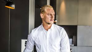 Ferry doedens (drachten, 17 juni 1990) is een nederlands acteur, zanger, erotisch model en presentator. Ferry Doedens Bekendheid Kan Rare Dingen Met Je Doen Beau Monde