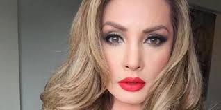 Em 2000, patricia navidad foi coroada rainha da banda do carnaval de mazatlán,. Ls5kxwwqj4v5hm