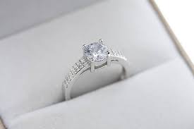 Jual cincin kawin, cincin couple, cincin nikah, cincin tunangan murah, terpercaya dan berkualitas tinggi, hubungi kami 085643349505. Elfi Jewellery Official Page Elfijewellery Twitter